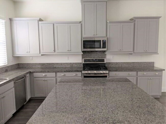 Foto del edificio - ELLINGTON WAY CHINO HILLS, 91709  (4 BED / 3 BATH)