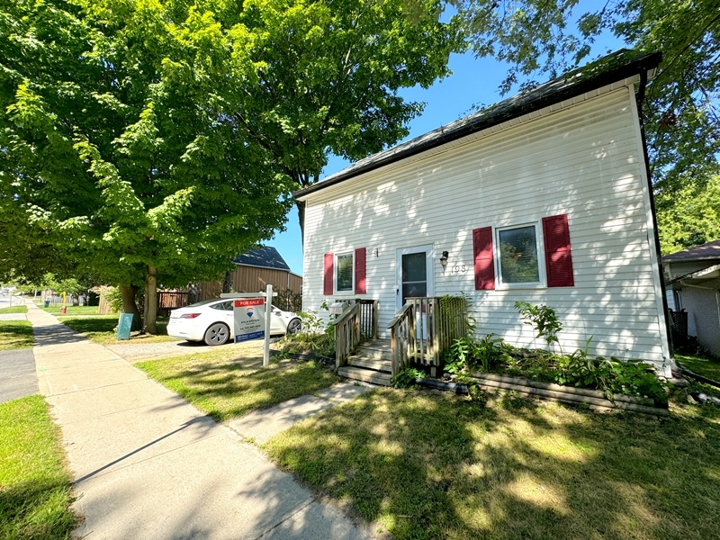 Primary Photo - 198 Barrie Rd