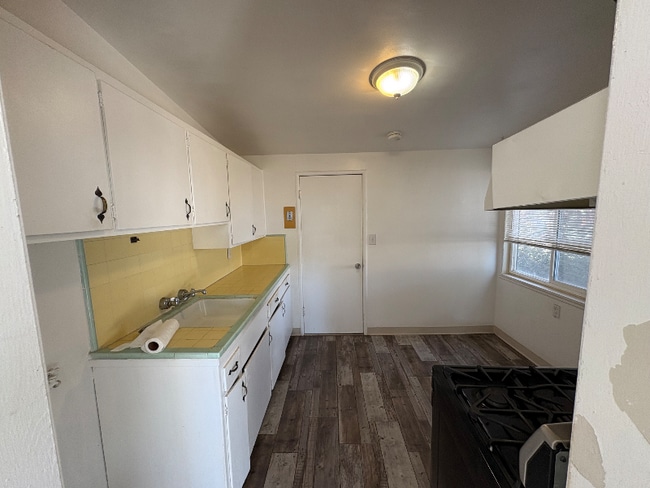 Building Photo - 314 Church St