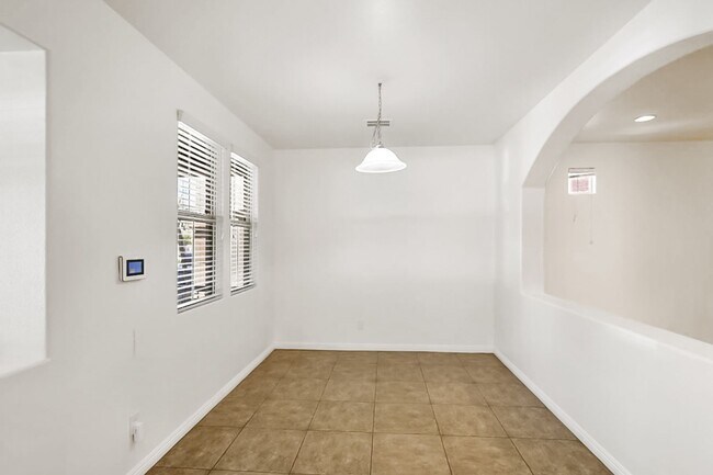Building Photo - Nicely Upgraded Mountains Edge Gated Commu...