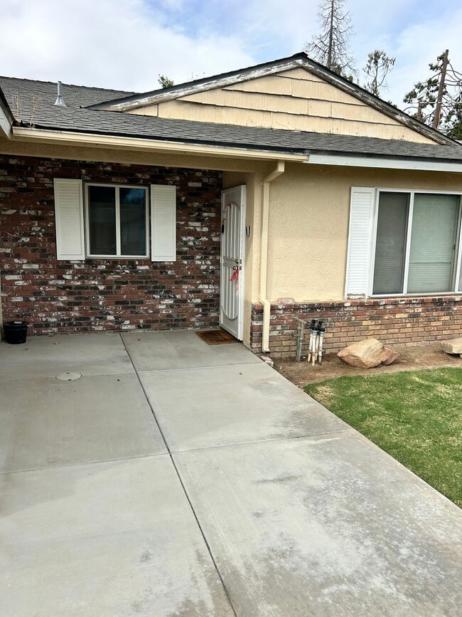 Building Photo - Single Family Home