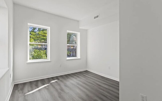 Building Photo - 4149 Lancaster Ave