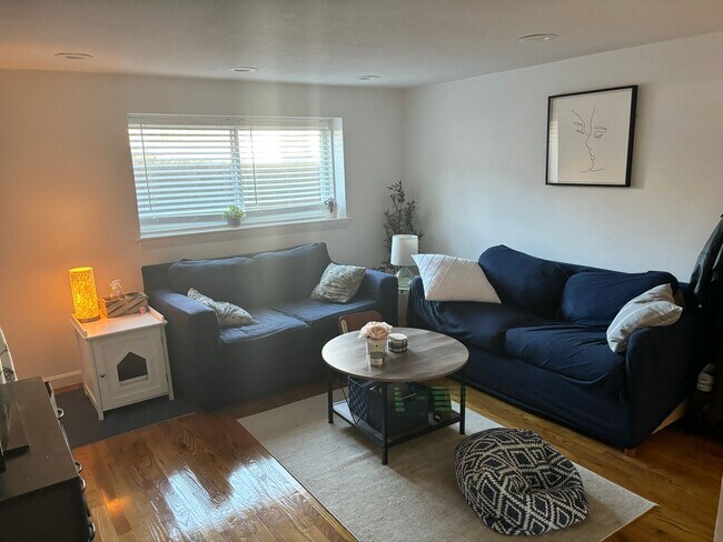 Photo - NO FEE ~ GREAT BRIGHTON 2 BED WITH PARKING AVAIL FOR RENT ~ CAT & SMALL DOG-FRIENDLY Apartment