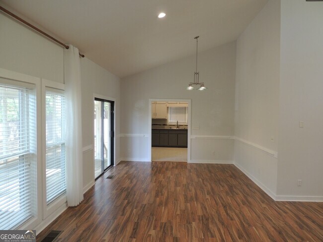 Foto del edificio - 754 Post Rd Ln