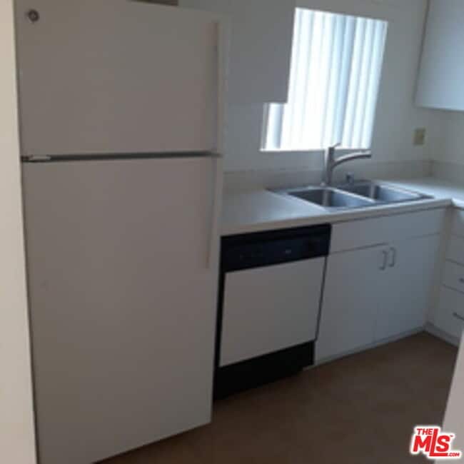 Building Photo - 2432 Colby Ave