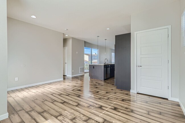 Foto del edificio - 3344 Cranston Cir