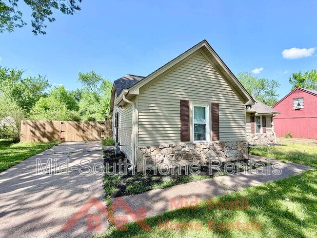 Building Photo - 3804 Walsingham Dr