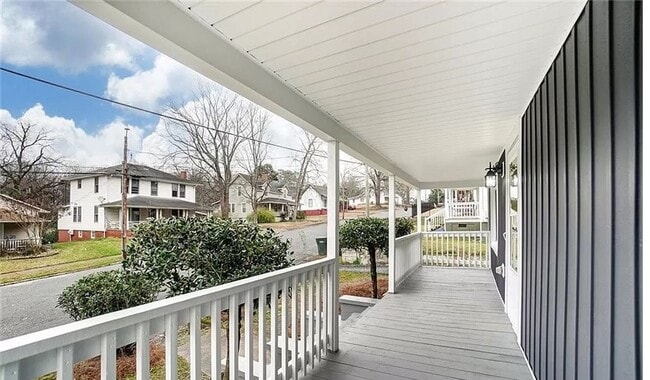 Building Photo - Welcome to this charming 3-bedroom, 2-bathroom home located in the vibrant city of Concord, NC.