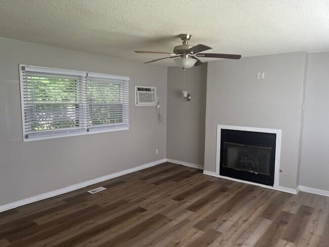 Building Photo - 3 Bedroom Ranch