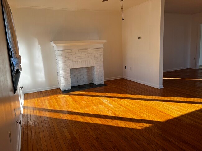 Living room - 68 Miner St