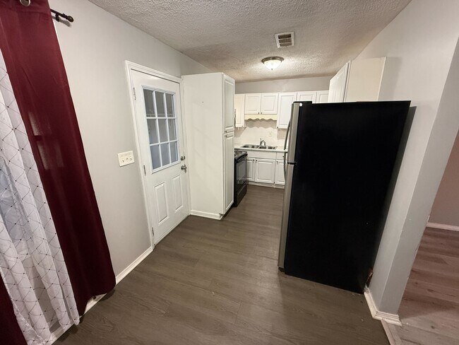 Foto del edificio - 3534 Farwood Dr