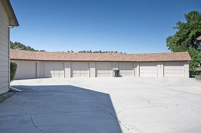 Building Photo - 326 Moccasin Trl