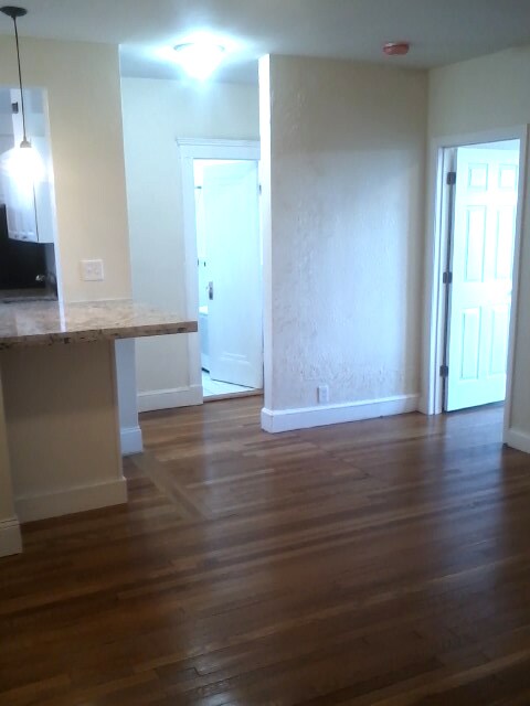 Foto del edificio - 1999 Commonwealth Ave