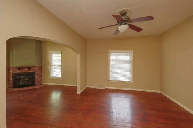 Foto del edificio - 5627 Yarrow St
