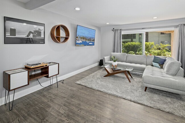 Foto del edificio - Beautiful Mission Plaza - excellent Locati...