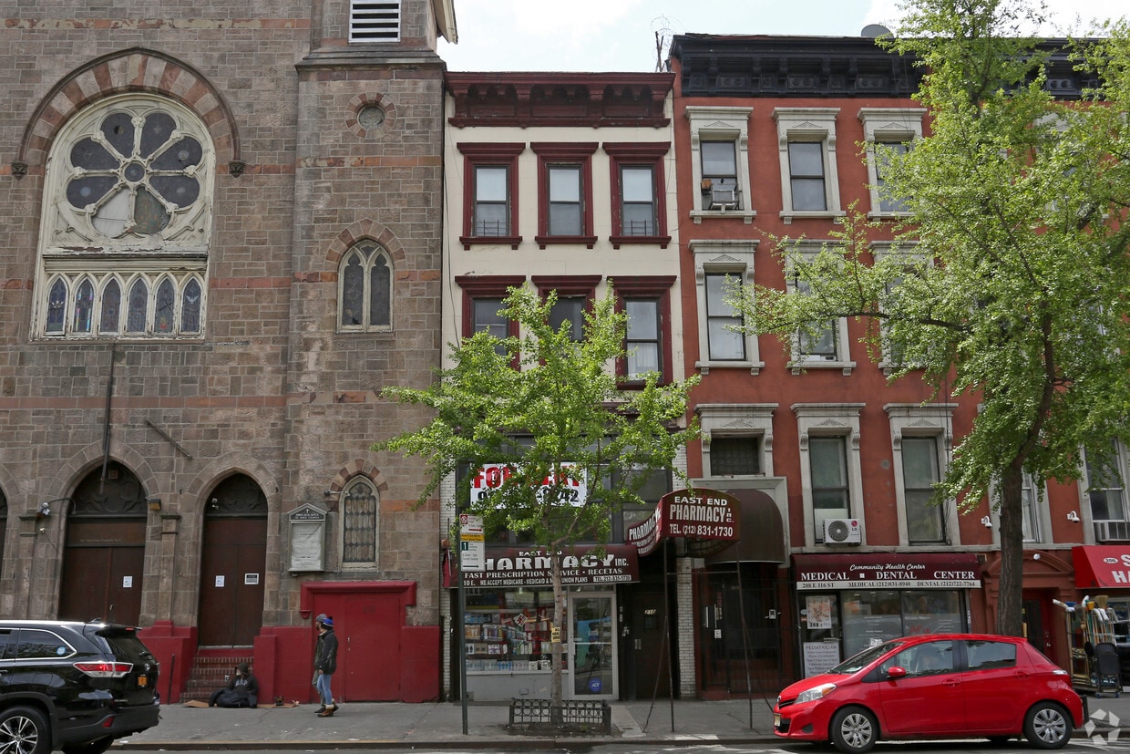 Building Photo - 210 E 116th St