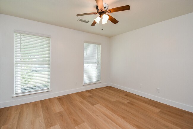 Building Photo - 4947 Cheena Dr