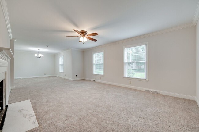 Foto del edificio - This beautifully maintained Ranch on over an acre of land invites you home to Lancaster, SC.