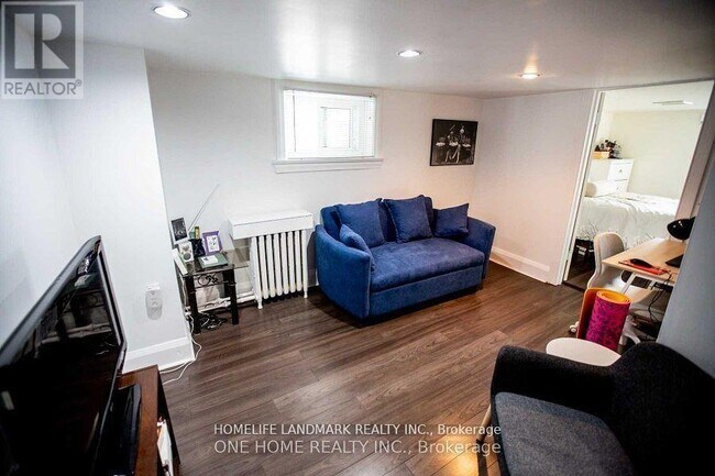 Building Photo - 245 Sammon Ave