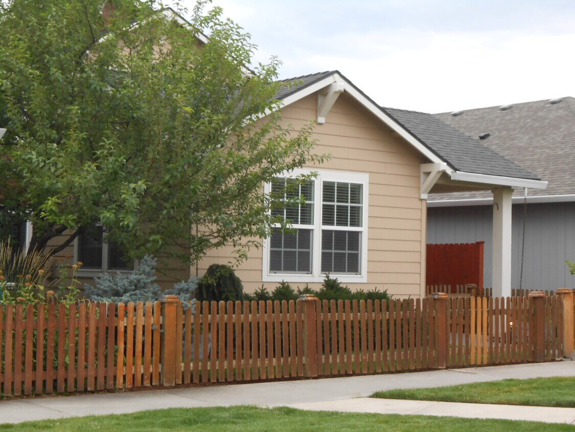 Primary Photo - 21290 Woodruff Pl