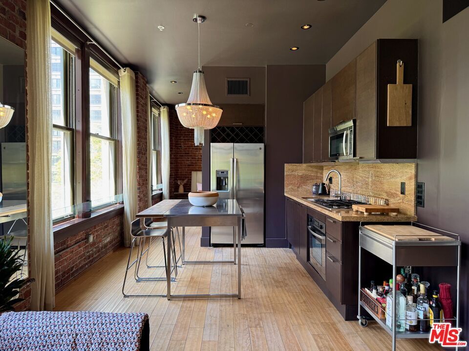 Foto principal - 460 S Spring St
