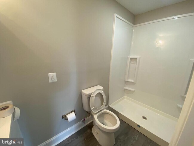 Foto del edificio - 5895 Woodcrest Ave