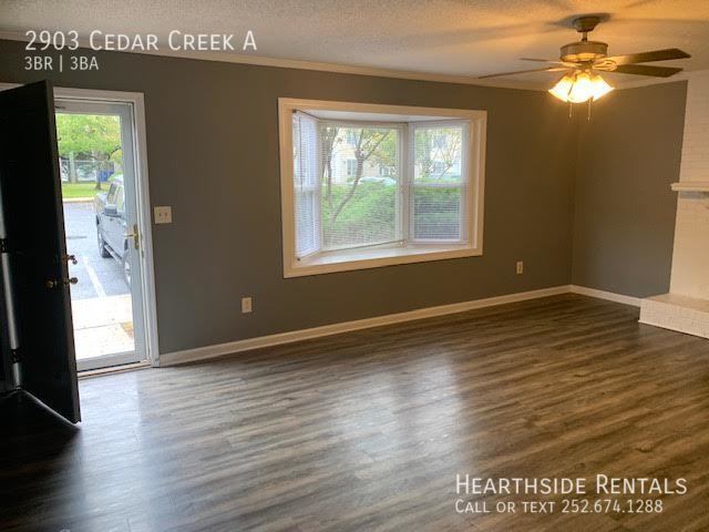 Building Photo - "Spacious 3-Bedroom Townhouse with 2.5 Bat...