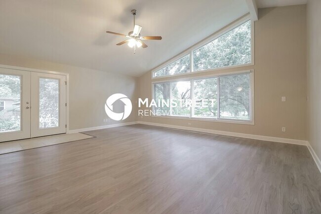 Building Photo - 4 Bedroom Pet-Friendly Home in Ocoee, FL with Main Street Renewal
