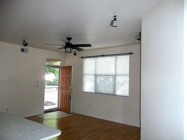Building Photo - Enjoy Comfort and Convenience at Grays Peak Drive