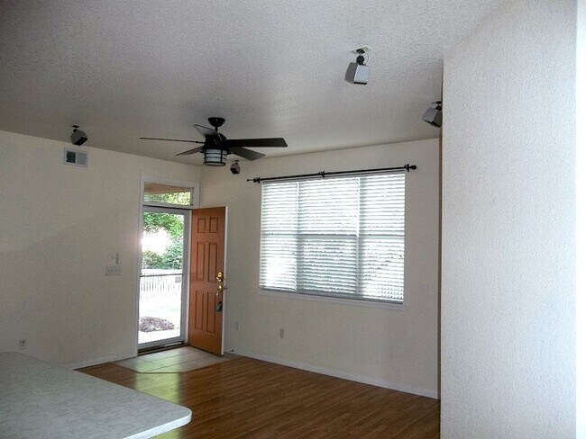 Foto del edificio - Enjoy Comfort and Convenience at Grays Peak Drive