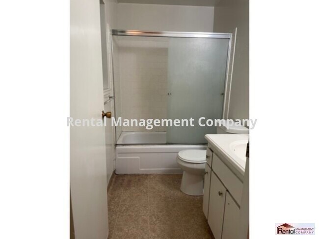 Foto del edificio - Back on market! New flooring/paint.  Move in special-$2500