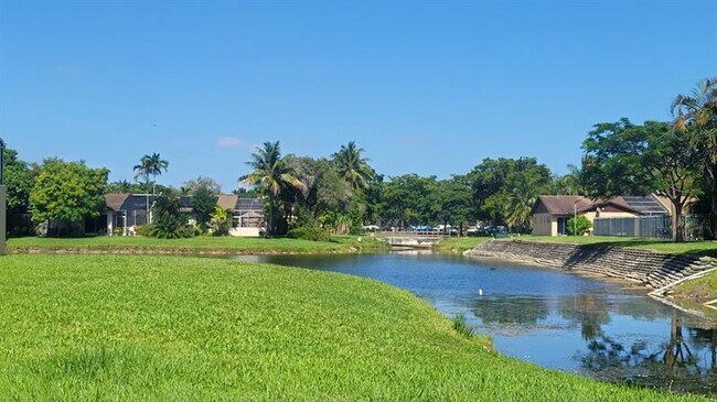 Foto del edificio - 9520 W Daffodil Ln