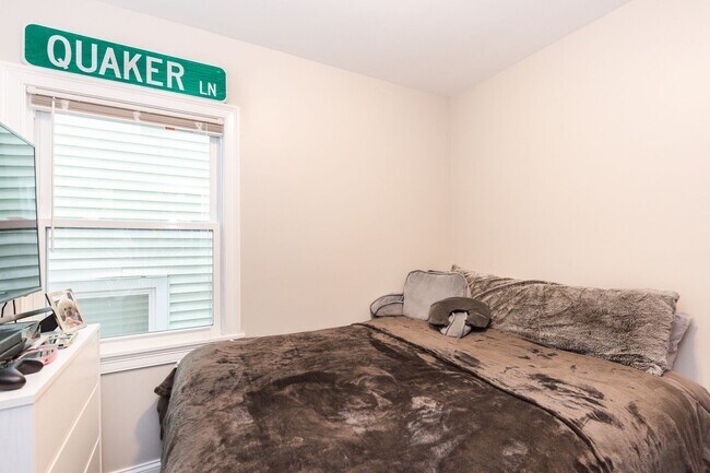 Building Photo - Hottest 5 bed 3 bath in Mission Hill