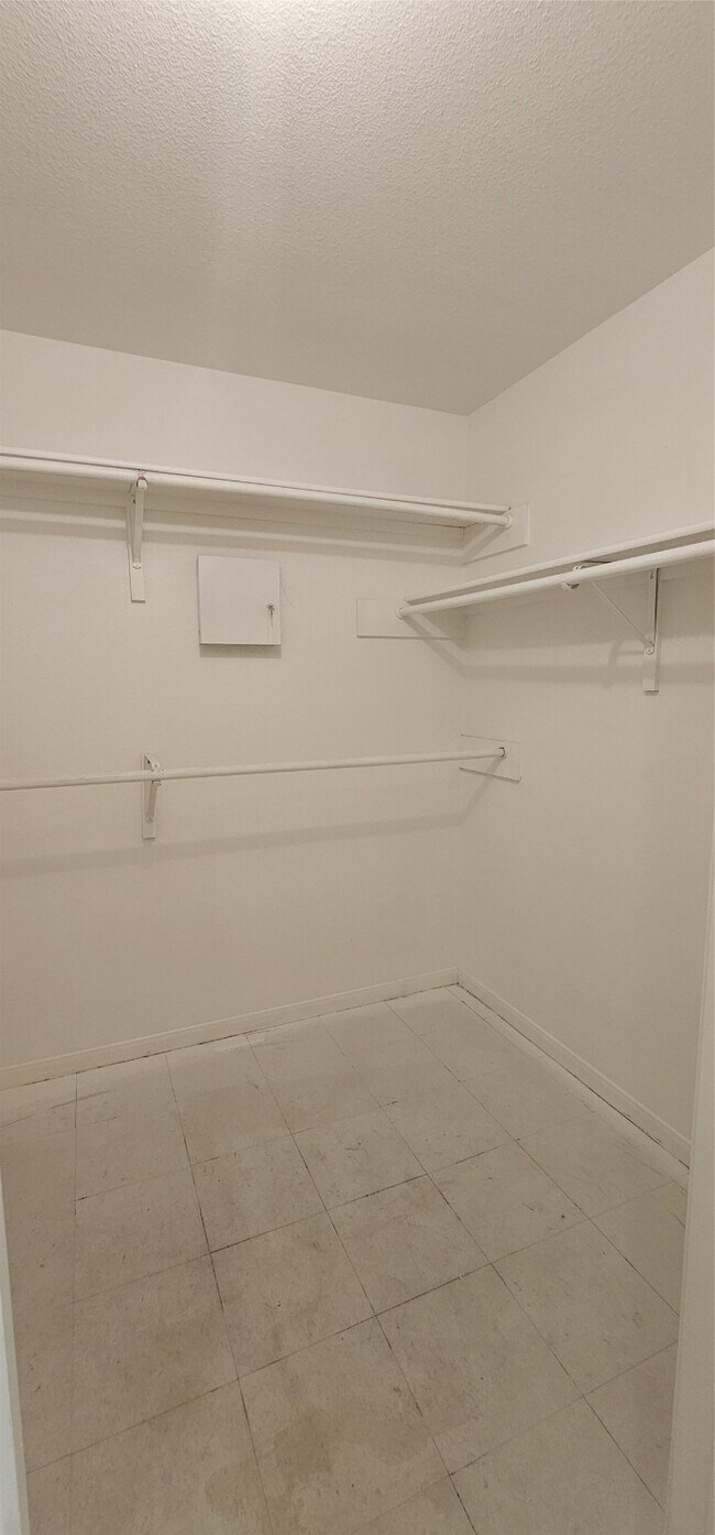 Building Photo - 10943 Bradford Way Dr