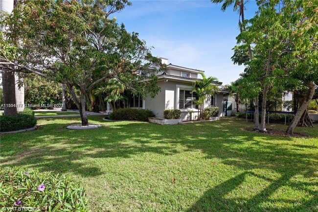 Building Photo - 3011 Royal Palm Ave