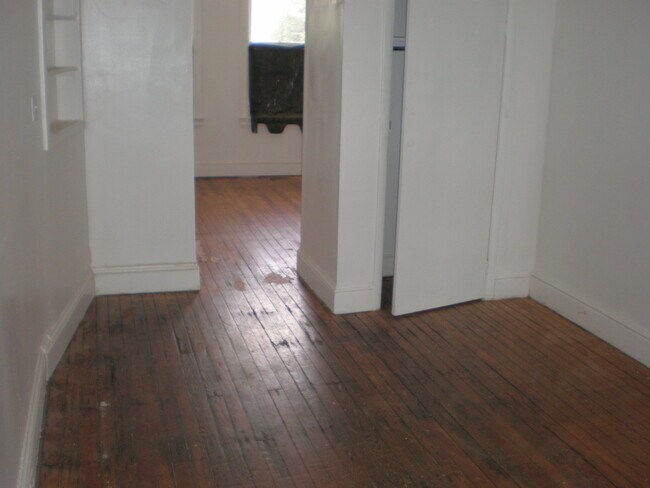 Foto del edificio - Video in pictures! 1st floor apartment Wes...