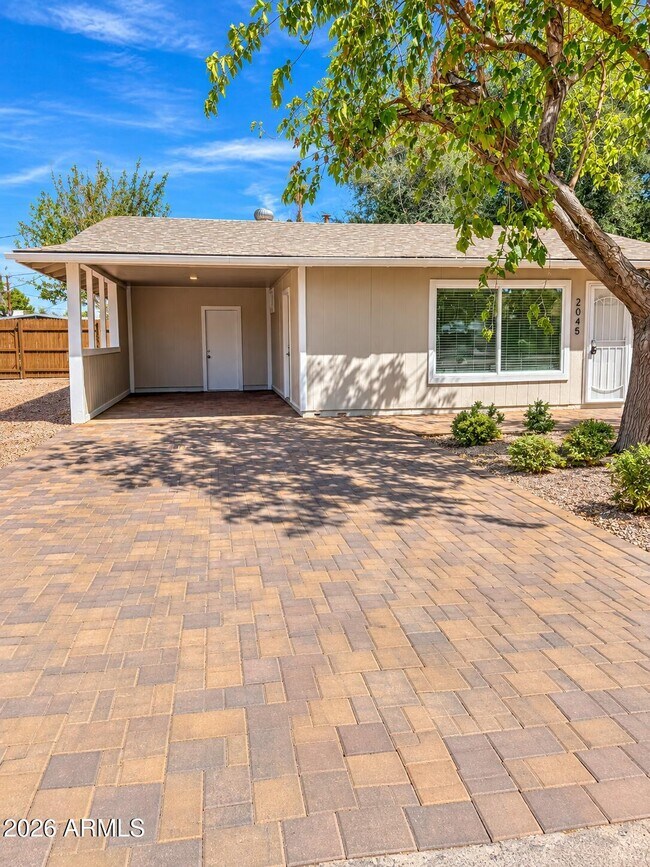 Building Photo - 2045 S Hammond Dr