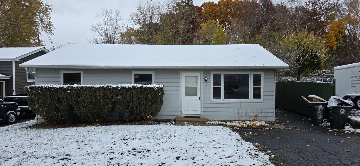 Foto principal - 1114 N Oak Terrace