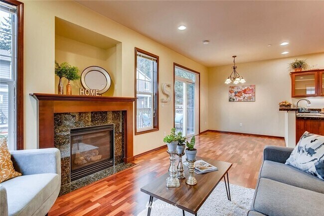 Building Photo - Large 3 Bedroom Townhouse - Bothell!