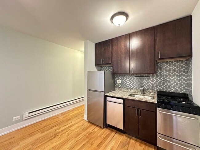 Foto del edificio - 816 W Cornelia Ave