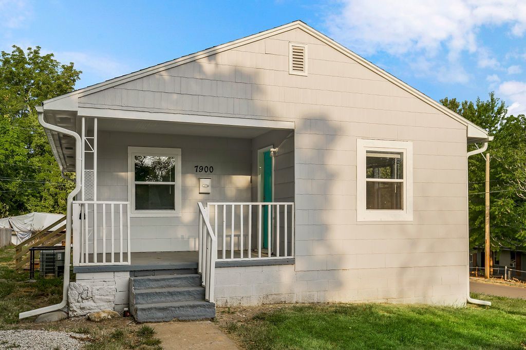 Primary Photo - Charming 4 Bed, 1.5 Bath Rental in Kansas ...