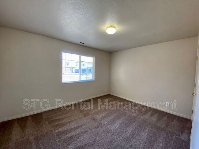 Building Photo - 180 E 100 N