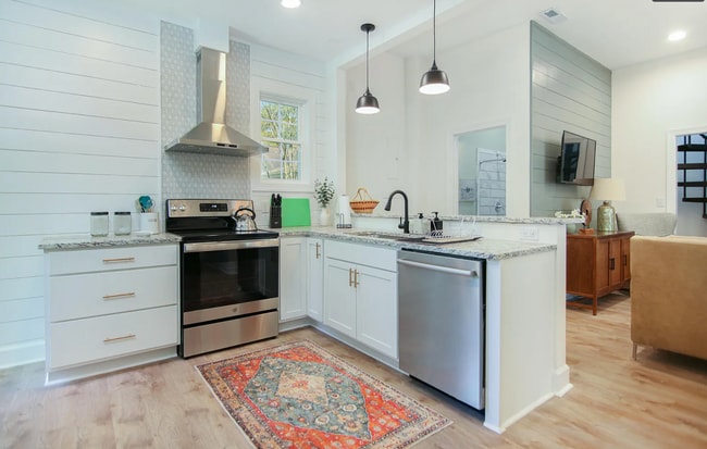 Building Photo - 459 Riverland Dr