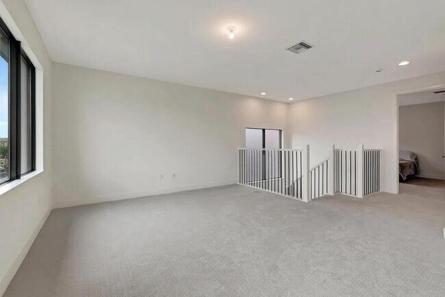 Foto del edificio - 8612 Swinley Frst Wy