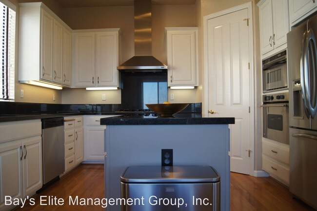 Building Photo - 3 br, 2.5 bath House - 8257 Skyline Cir
