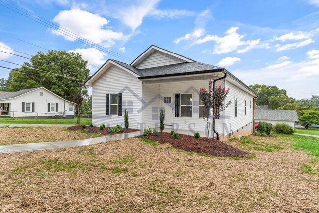 Foto del edificio - 2544 Bernhurst Dr