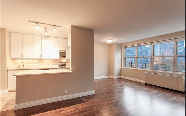 Foto del edificio - 245 E 32nd St