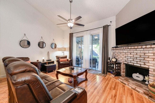 Building Photo - 821 Florin Rd