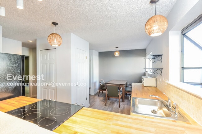 Foto del edificio - 6844 Countryside Ln