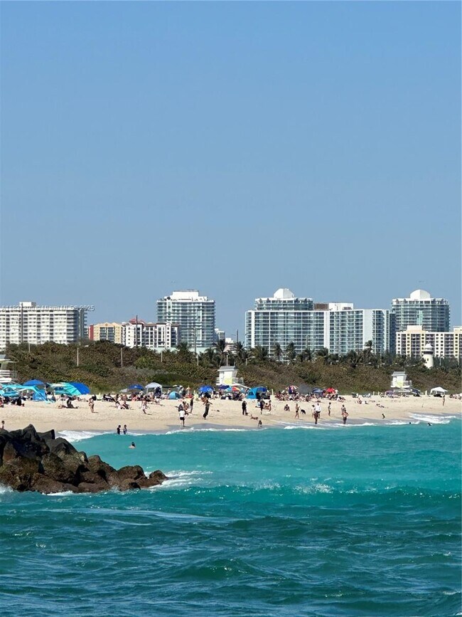 Foto del edificio - 10275 Collins Ave